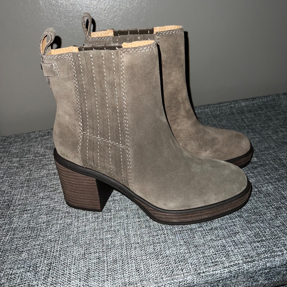 NEVER WORN Crown Vintage-Capari Bootie